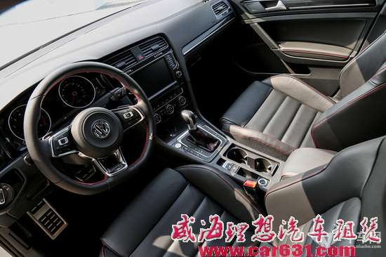 钢炮统治者 赛道体验全新高尔夫GTI