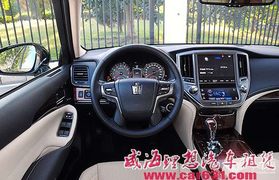 试驾丰田皇冠2.5 V6 说它是家用首选你信吗