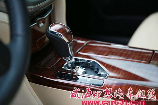 试驾丰田皇冠2.5 V6 说它是家用首选你信吗