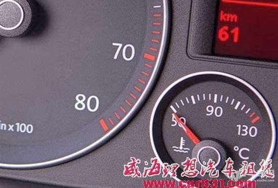 冬季原地长时间热车百害而无一利 你还要这样做吗？