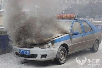发动机引擎冒浓烟？可能引起自燃要谨慎对待。