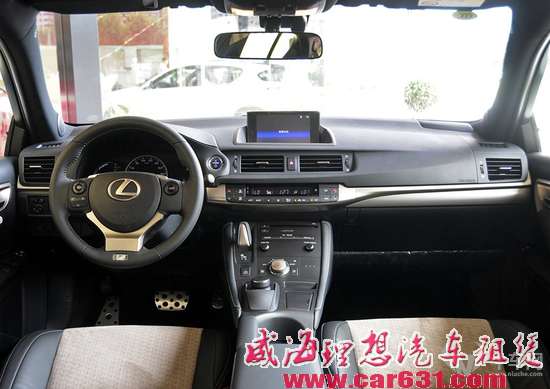 30万买CT200h还是CLA220 奔驰小钢炮更胜一筹？