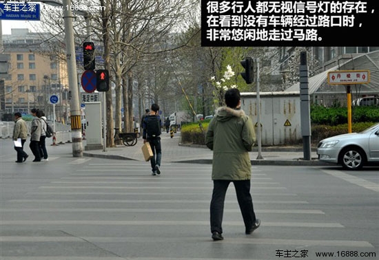 行人劣习之闯红灯 细数“中国式过马路”危害