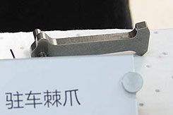 先拉手刹还是先挂P档 教你正确停车步骤