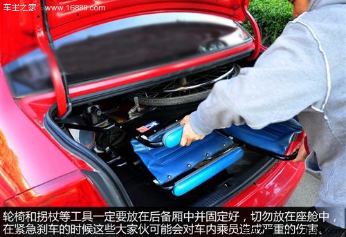 温柔驾驶是常识 老年人的乘车注意事项