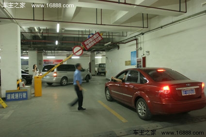 勿让悲剧再发生 新手地库停车5大技巧